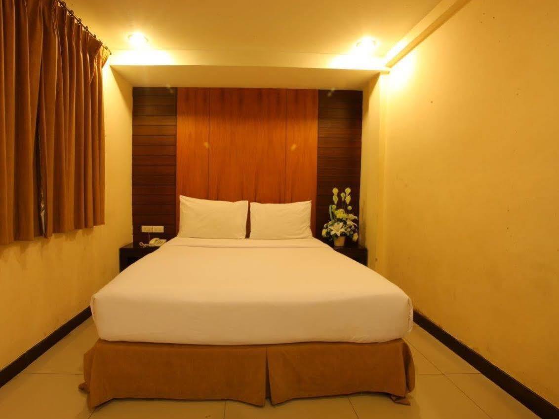 Hotel Tara Monte Bangkok Exterior foto